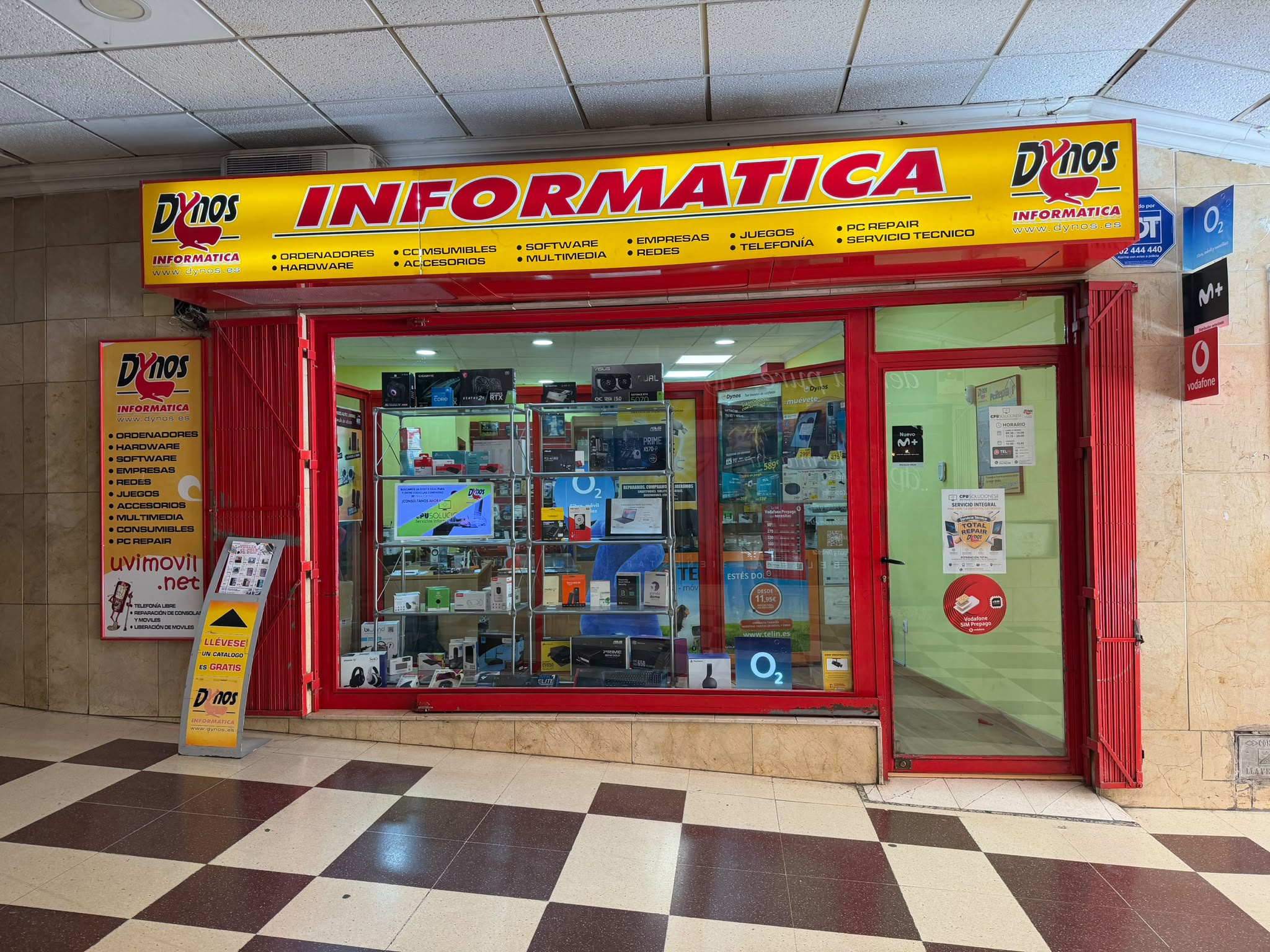 Fachada real de CPU Soluciones y Dynos Informática en Puertollano